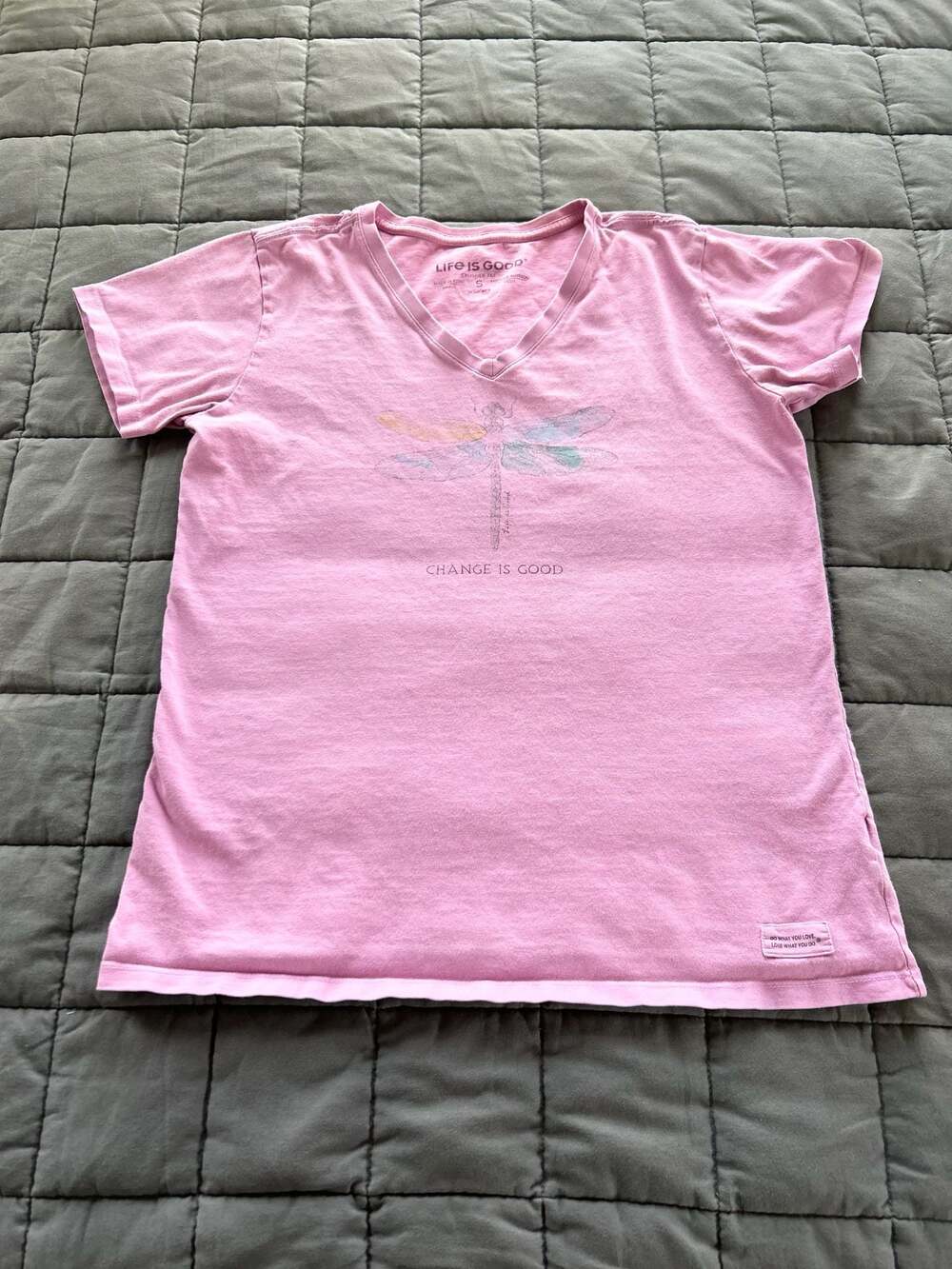 Life is Good Women's Change Is Good Dragonfly Crusher V-Neck T-Shirt Pink Small